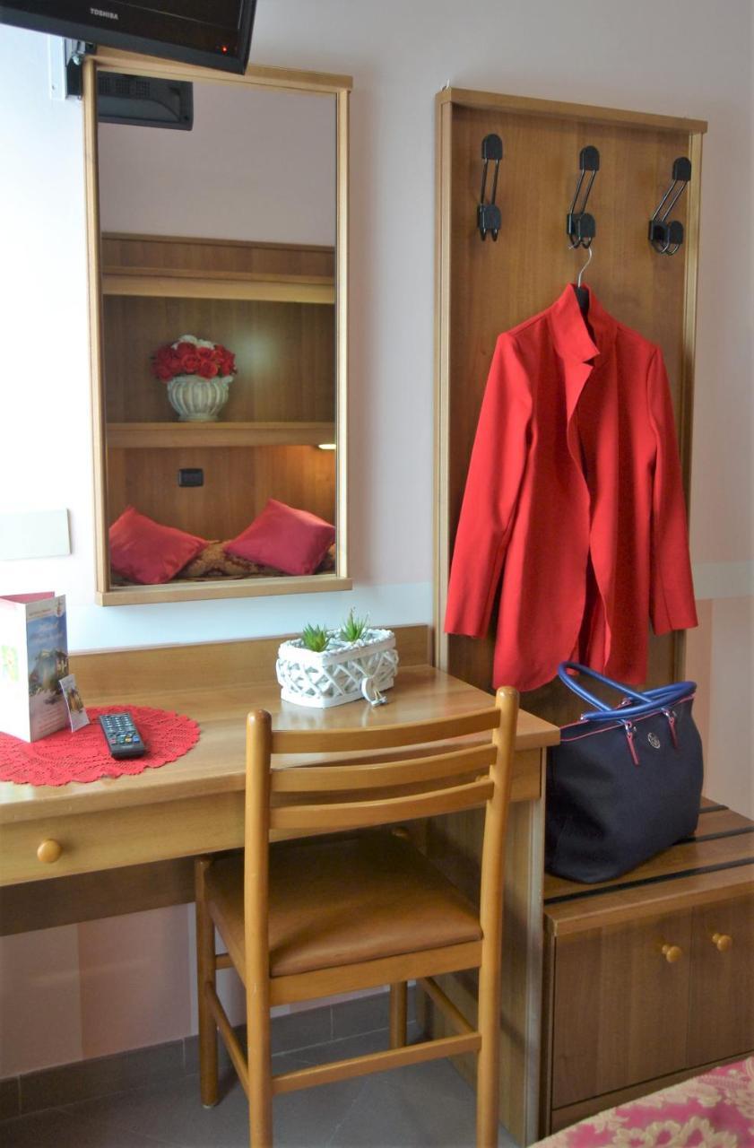 Hotel Facioni Pomezia Dış mekan fotoğraf