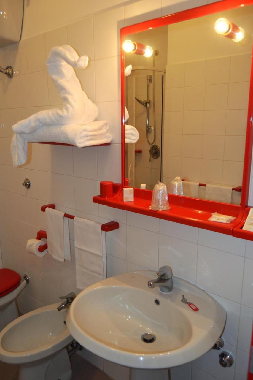 Hotel Facioni Pomezia Dış mekan fotoğraf