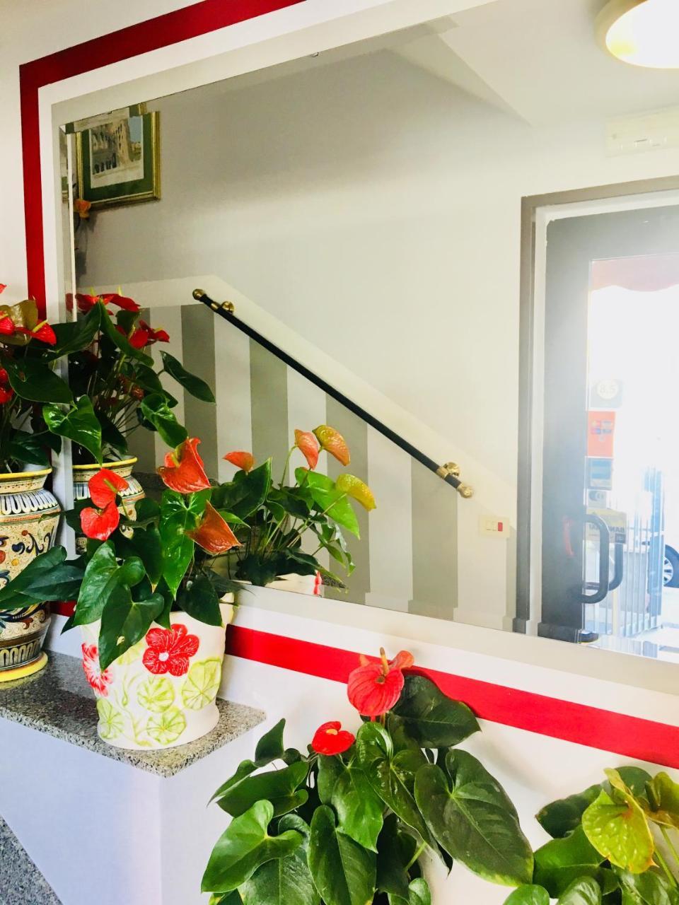 Hotel Facioni Pomezia Dış mekan fotoğraf